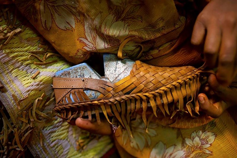 از صنایع دستی قدیمی هند، بانتوها صندل‌های دست سازی از جنس چرم گاومیش طبیعی با دباغی گیاهی‌اند.