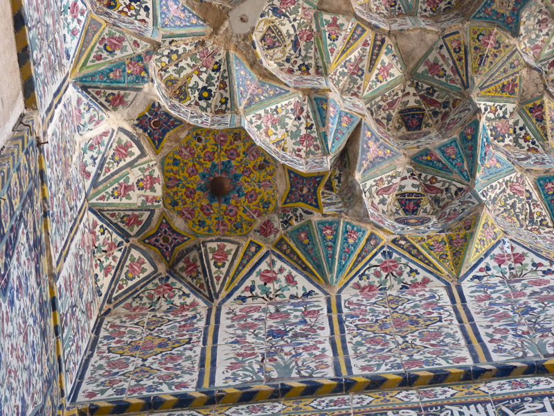 مقرنس کاری گوشه ایوان مسجد وکیل شیراز