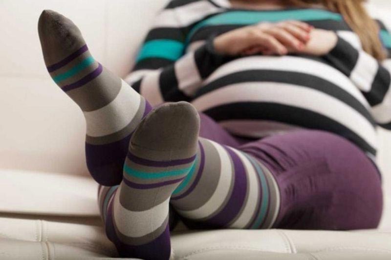 جوراب واریس یا ساپورت باعث بهبود گردش خون شده همچنین شدت سایر ناراحتی‌های ناشی از بارداری مانند سندرم بی‌قراری پا را هم کاهش می‌دهد.