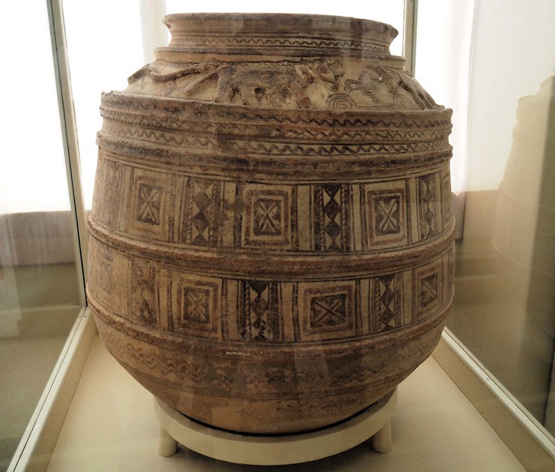 ظروف سفالی باستانی در موزه‌ی ایران باستان