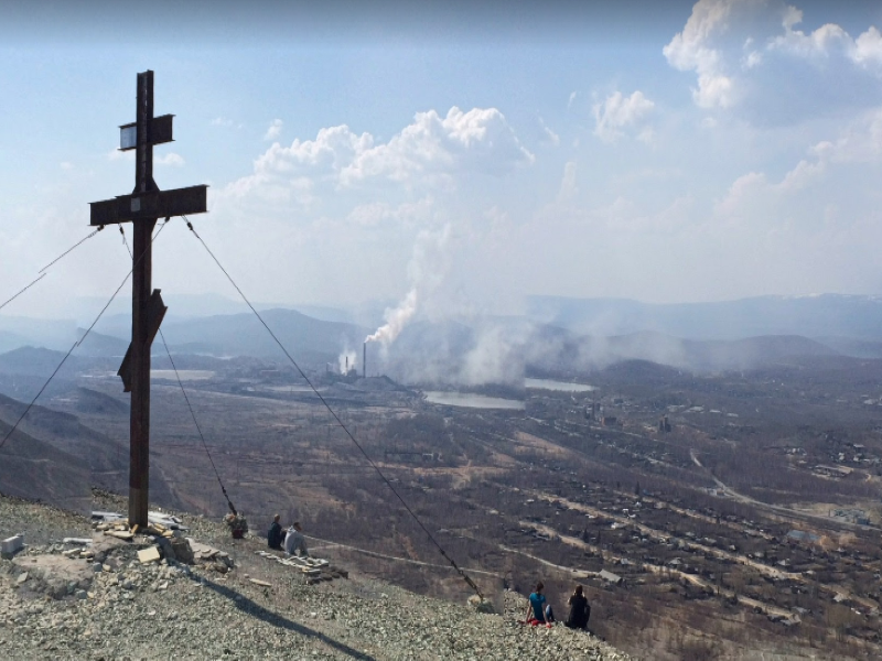 صلیب نصب‌شده بر روی کوه لیزایا