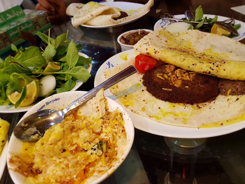 راهنمای شکم‌گردی رستوران بریانی اعظم در اصفهان