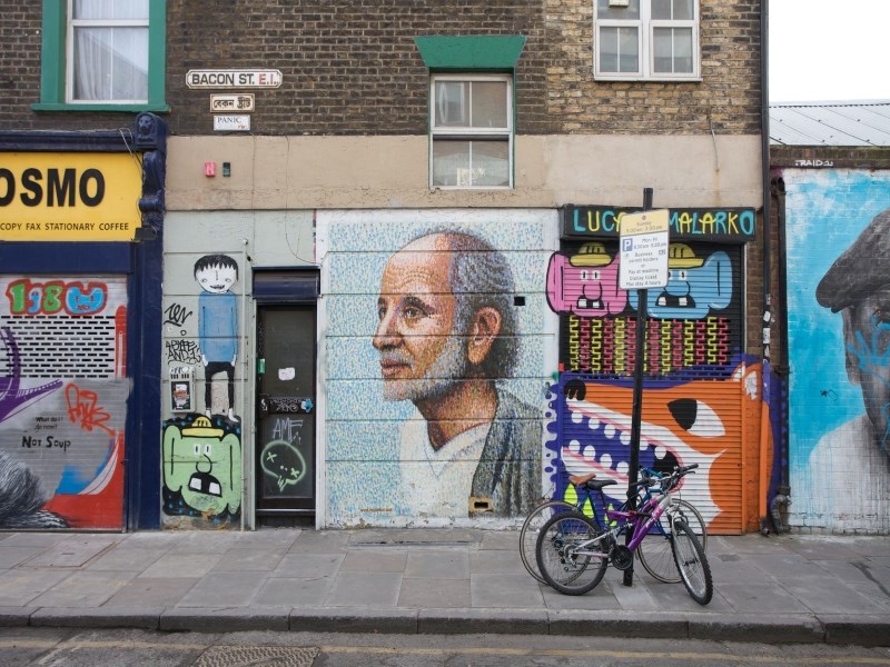 یکی از دیوارنگاره‌های خیابان Bacon در لندن