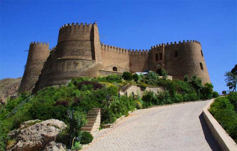 ورودی قلعه فلک الافلاک خرم آباد