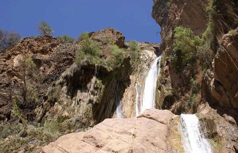 نمایی از آبشار دو طبقه نوژیان