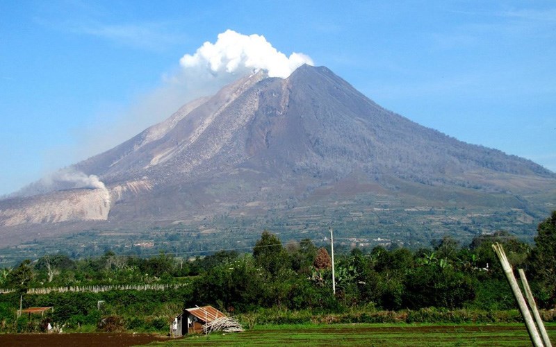 کوه سینابونگ، مکانی خطرناک در اندونزی