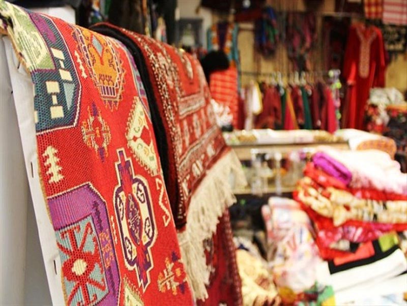 بازار ترکمن‌ها یکی از شلوغ‌ترین و مشهورترین بازارهای سنتی شهرستان ساری است