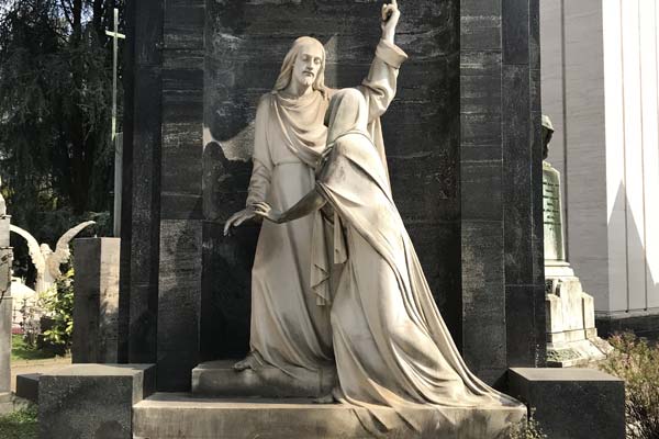 مجسمه های قبرستان مونومنتال میلان