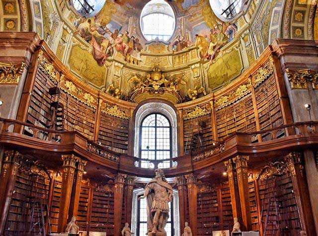 کتابخانه قصر هافبورگ