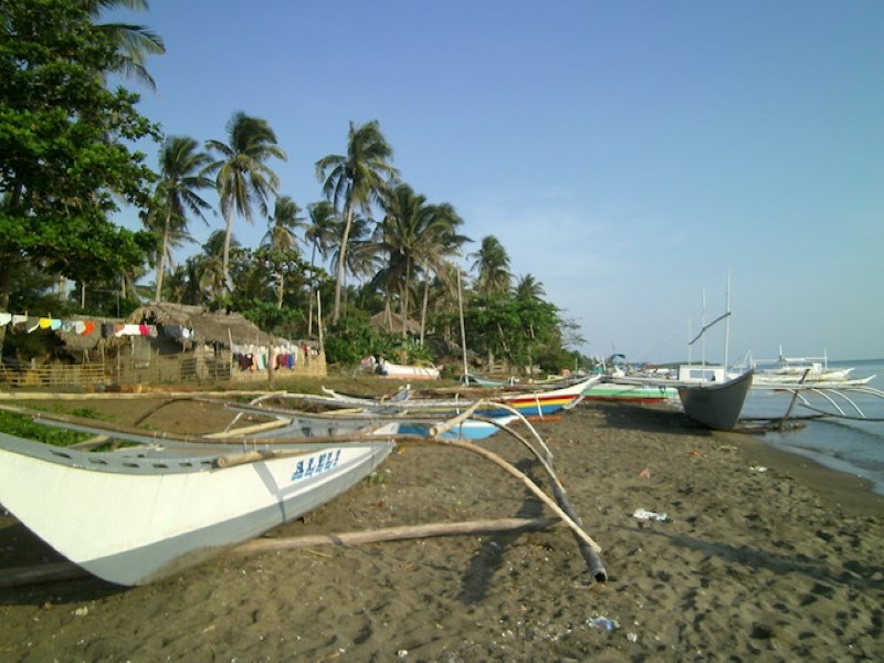 چندین قایق در ساحل فیلیپین