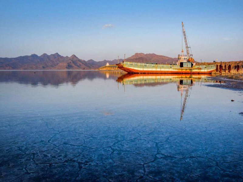 کشتی در دریاچه ارومیه