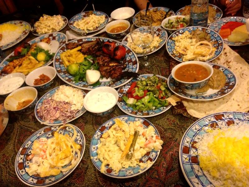 سفره رنگارنگ رستوران شرزه شیراز