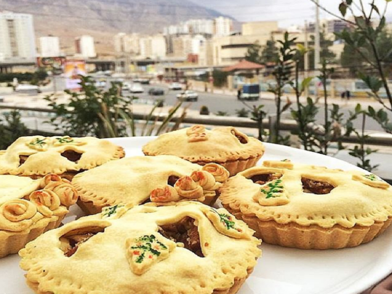 شیرینی‌های تازه و متنوع کافه این شیراز