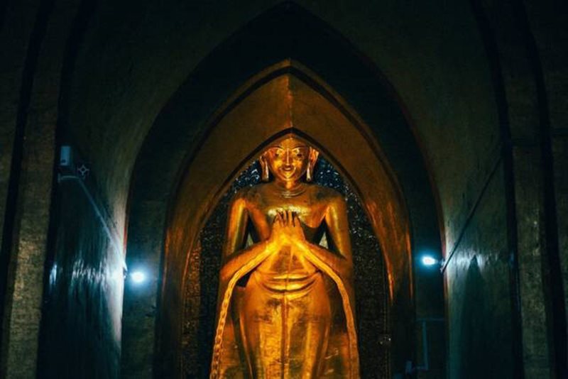 مجسمه‌ی بودا در معبد آناند در باگان