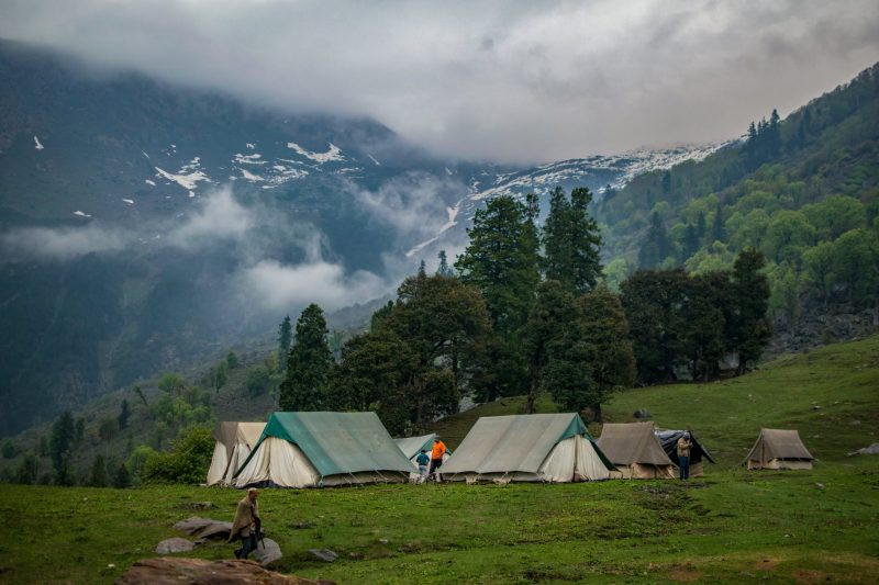 اردو زدن در هوای بارانی
