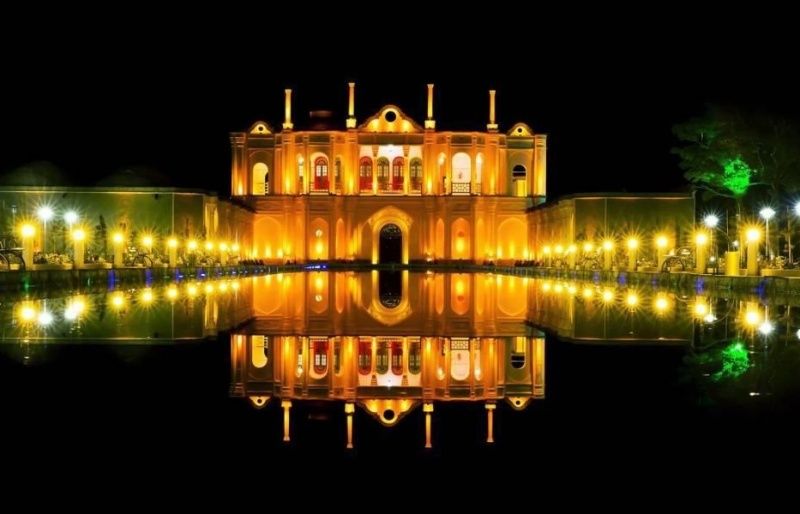 باغ فتح آباد کرمان در شب