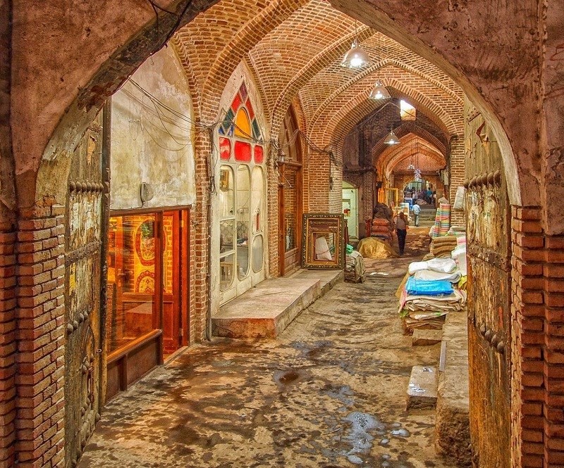 بازار تبریز در مسیر جاده ابریشم قدیم قرار دارد