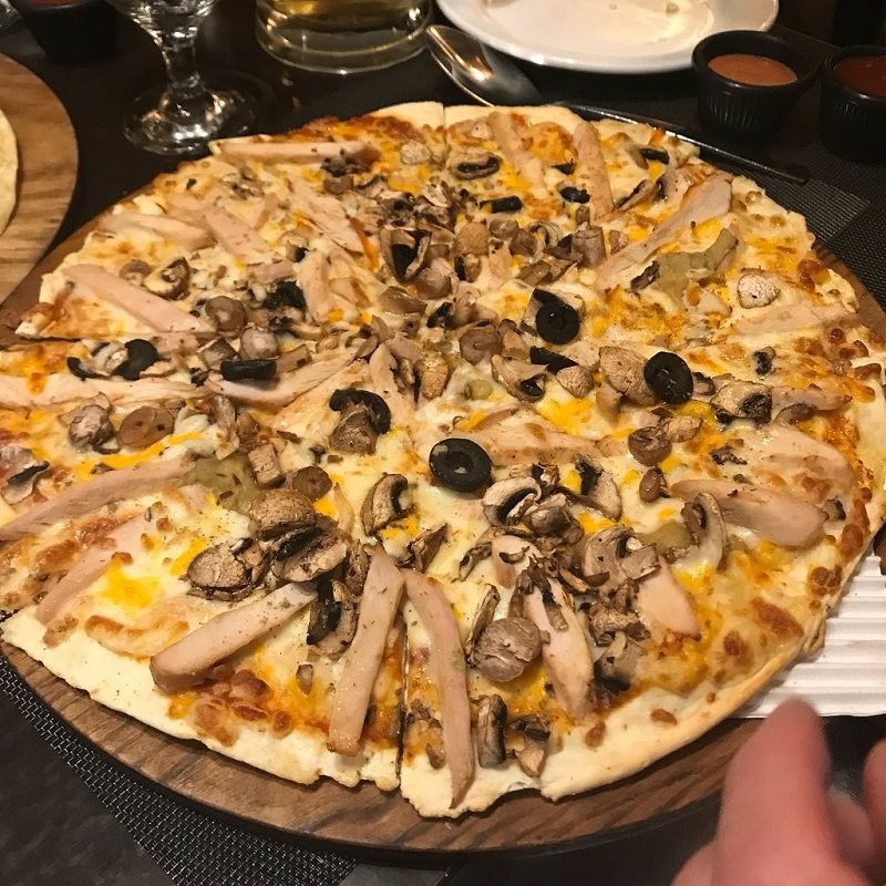 پیتزا مرغ رستوران ایتالیایی سزار یزد