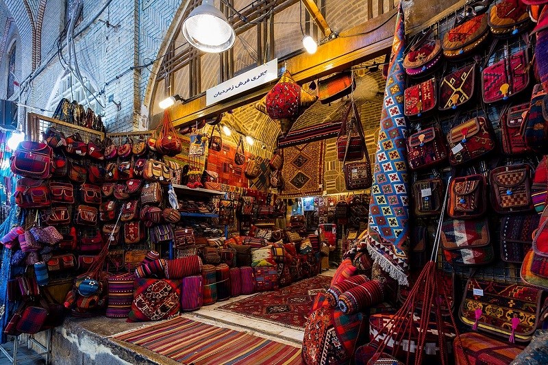 بازار وکیل شیراز، بهتر جا برای خرید سوغات صنایع دستی استان فارس است