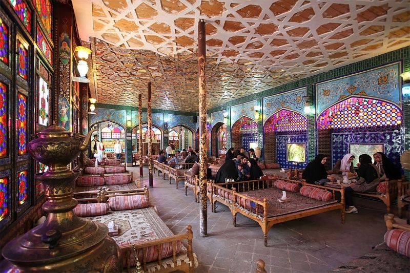 فضای سنتی رستوران نقش جهان اصفهان