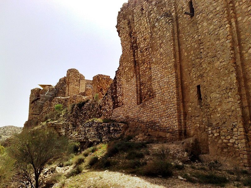 دیواره قلعه دختر فیروزآباد
