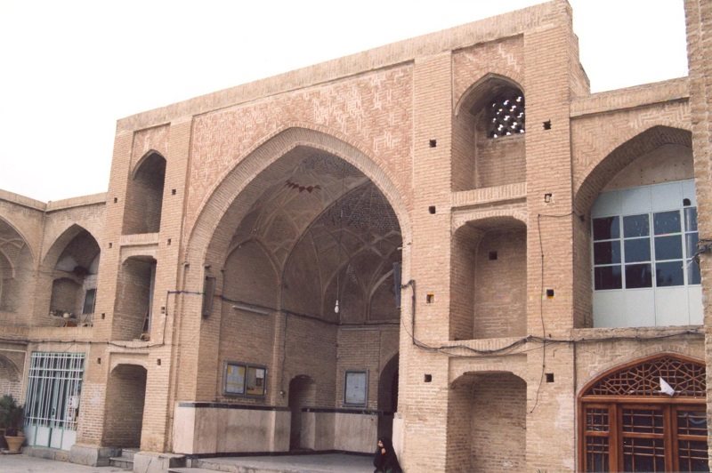 محوطه داخلی مسجد سرخ ساوه