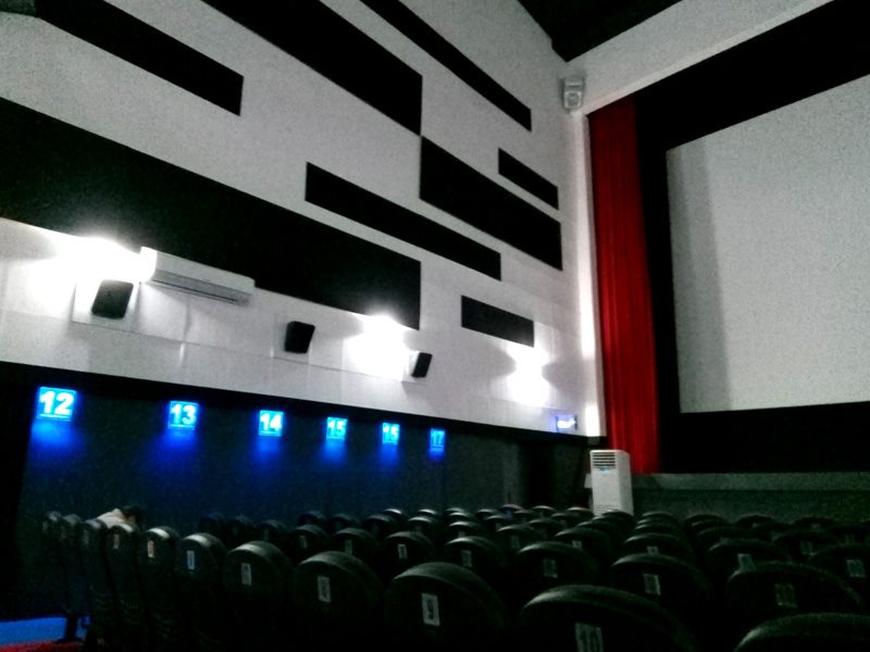 سالن داخلی سینما قدس